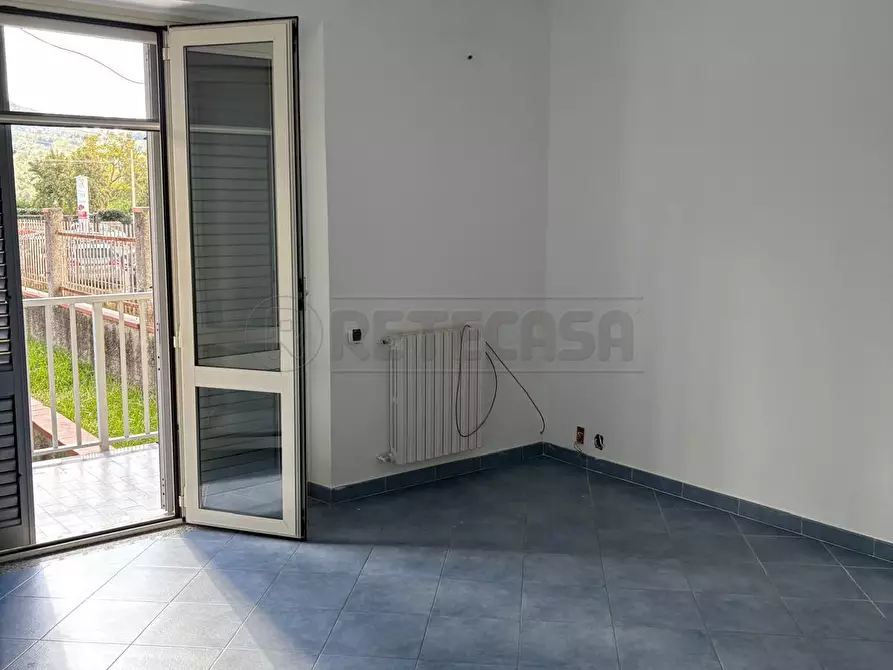 Immagine 11 di Trilocale in vendita  in Via Malche 19 a Giffoni Sei Casali