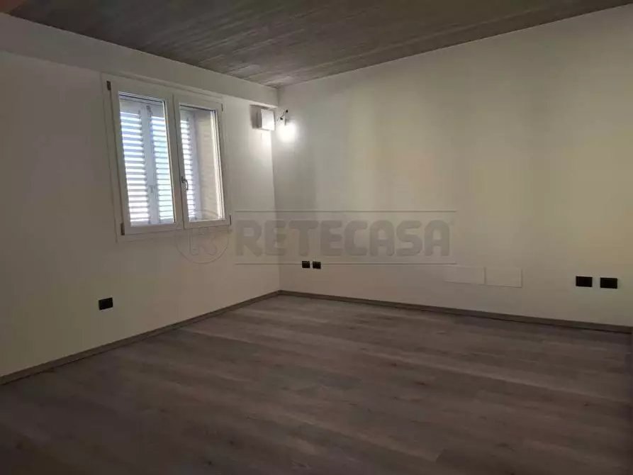 Immagine 3 di Trilocale in affitto  in Via Giosuè Carducci a Bondeno