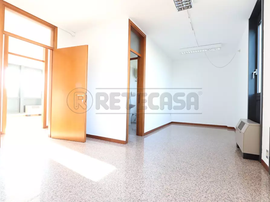 Immagine 47 di Ufficio in affitto  in Via Aldo Moro 10 a Vicenza