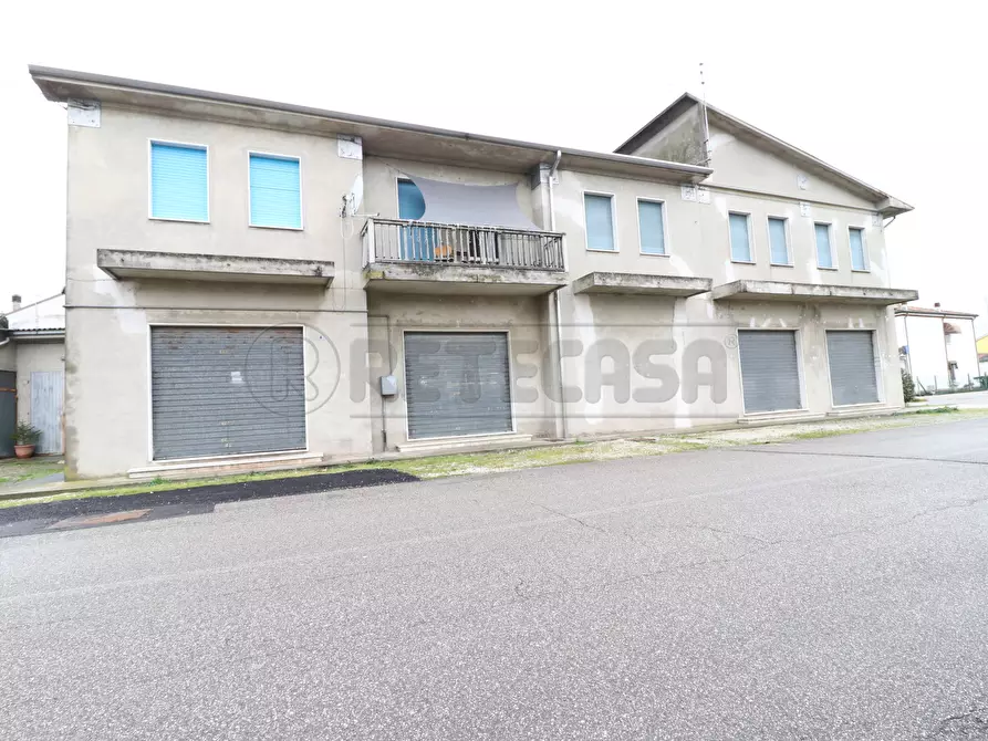 Immagine 2 di Locale commerciale in vendita  in Via Guido Reni 2 a Bondeno