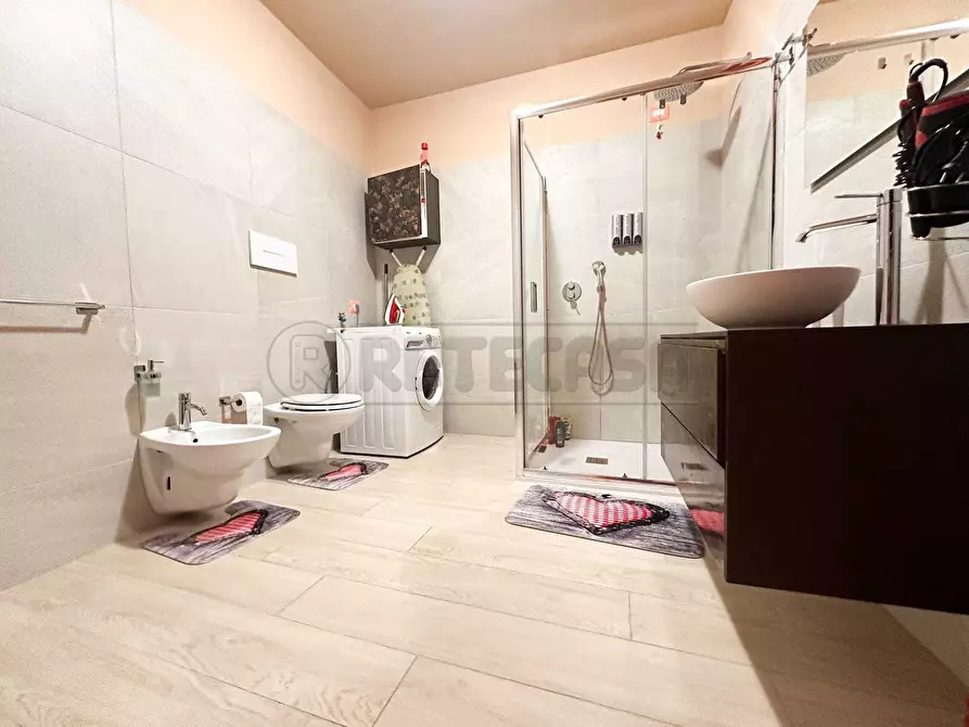 Immagine 17 di Trilocale in vendita  in Via Vaccarolo a Desenzano Del Garda