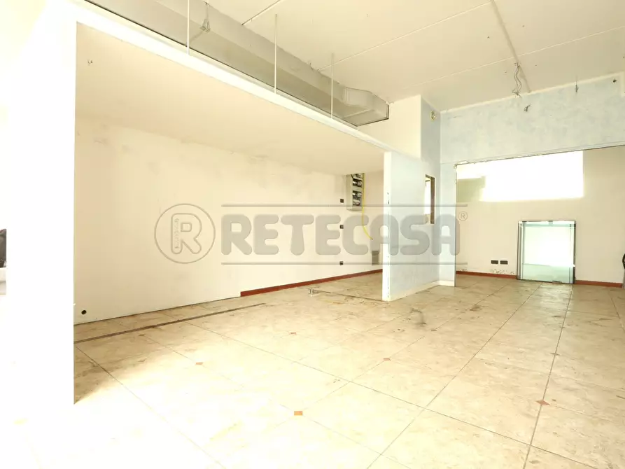 Immagine 1 di Locale commerciale in affitto  in via dal ponte 228 a Torri Di Quartesolo