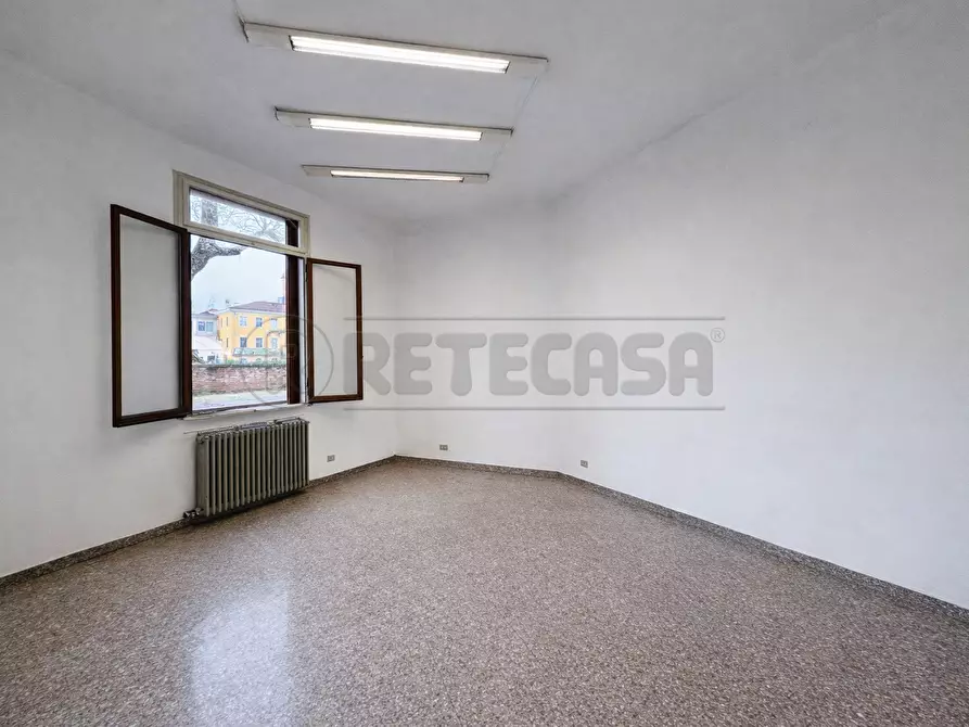 Immagine 11 di Locale commerciale in affitto  in Via Giovanni Gradenigo 2 a Padova