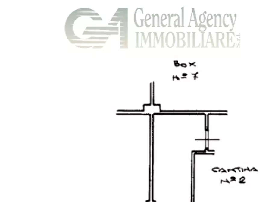 Immagine 2 di Garage in vendita  a Roma