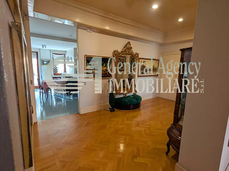 Immagine 10 di Appartamento in vendita  in VIALE DEI PRIMATI SPORTIVI 66 a Roma