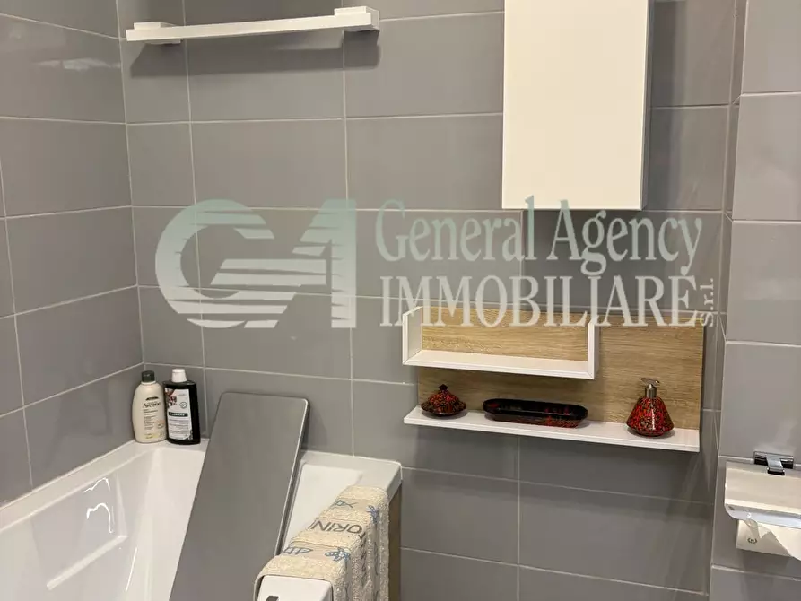 Immagine 29 di Trilocale in affitto  in Via Canton a Roma