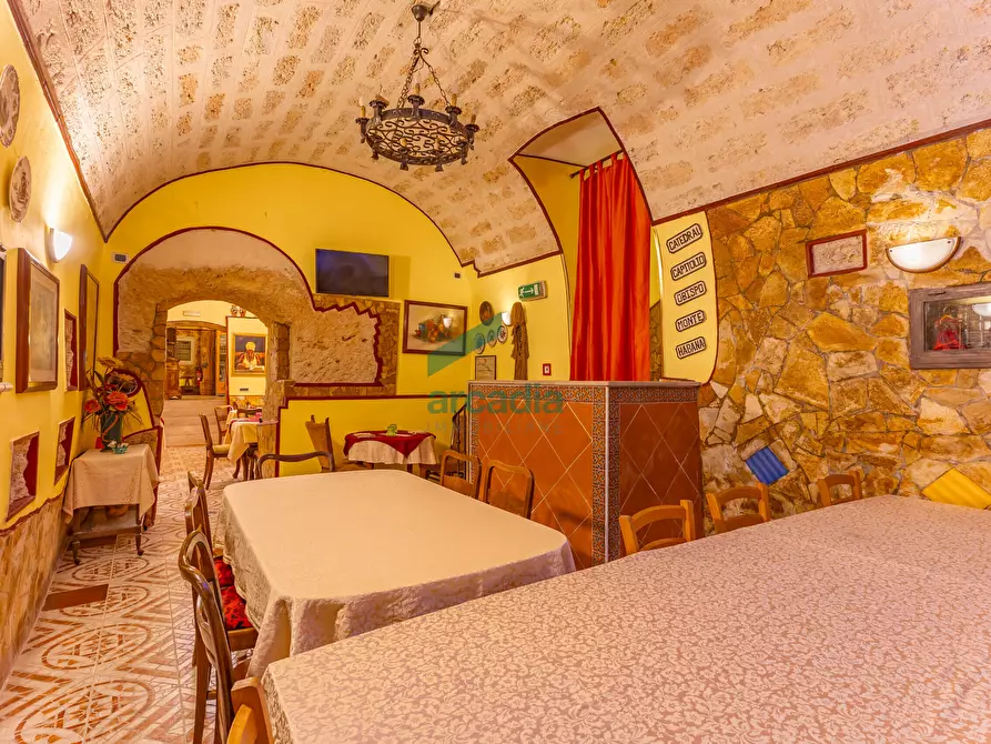 Immagine 13 di Locale commerciale in vendita  in Strada la Grava 16 a Bari