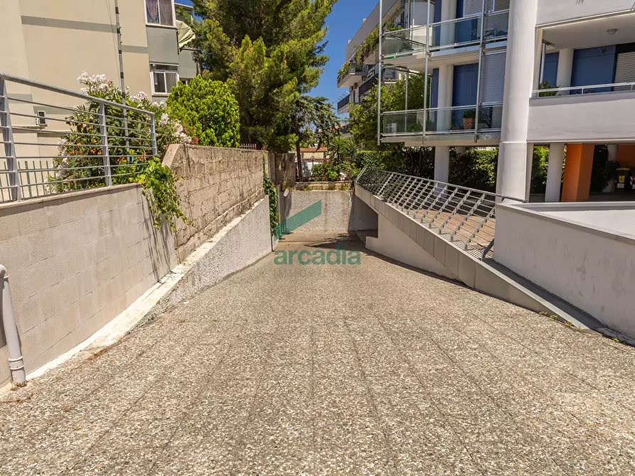 Immagine 64 di Quadrilocale in vendita  in Viale Louis Pasteur 15A a Bari