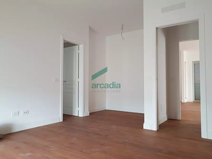 Immagine 4 di Ufficio in vendita  in Via Orfeo Mazzitelli 45 a Bari