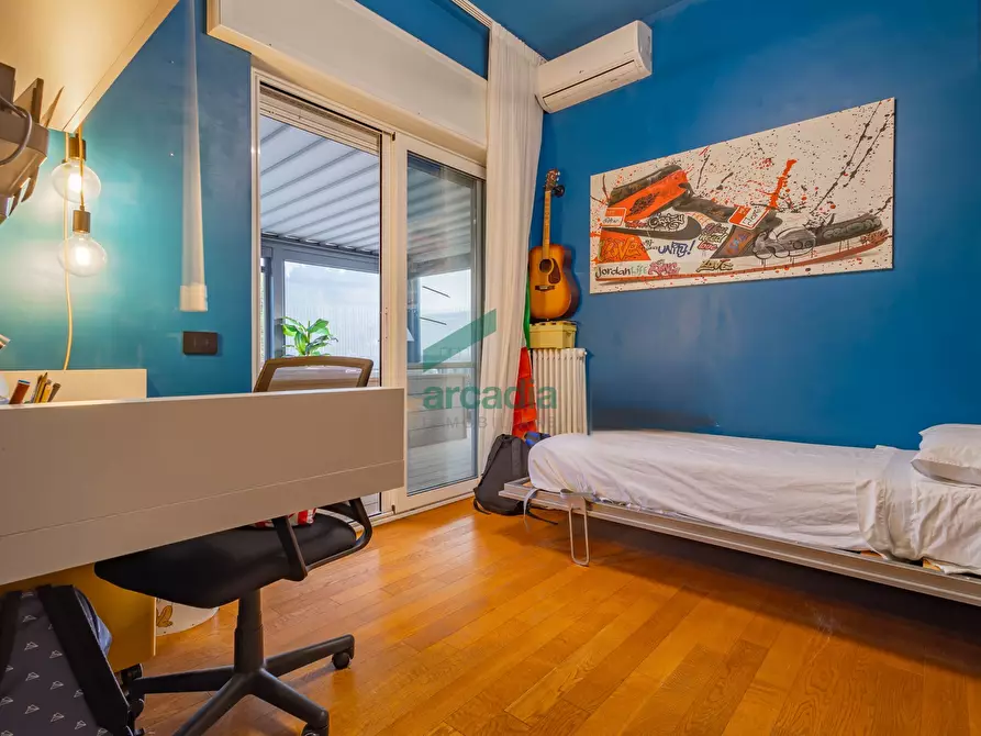 Immagine 31 di Attico in vendita  in Via Vincenzo Roppo 2d a Bari