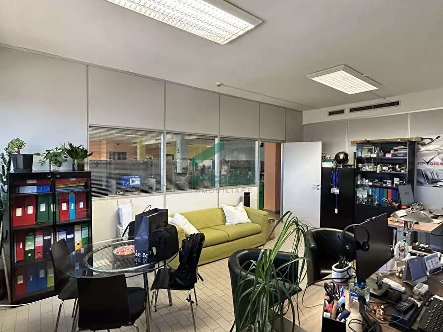 Immagine 15 di Ufficio in vendita  in Via Saverio Milella 2/bis a Bari