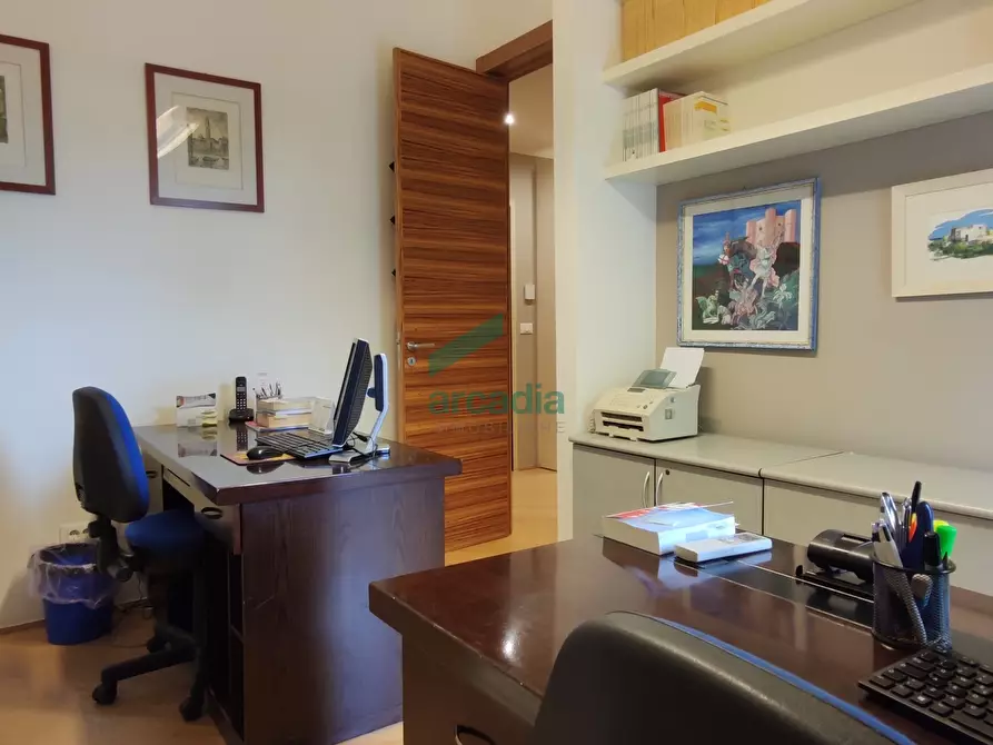 Immagine 12 di Ufficio in vendita  in Via Papa Giovanni Paolo I' 10/E a Bari