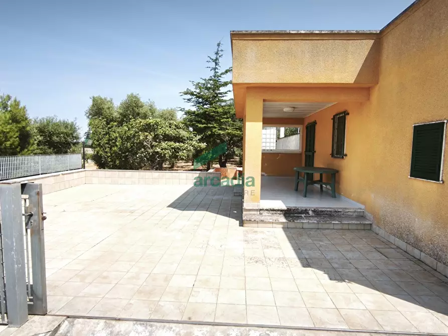 Immagine 30 di Villa in vendita  in KM 42 761 a Locorotondo