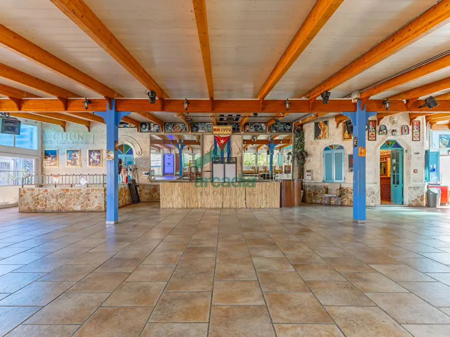 Immagine 101 di Locale commerciale in vendita  in Strada la Grava 16 a Bari