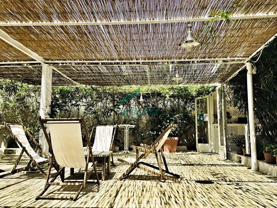 Immagine 4 di Locale commerciale in vendita  in Contrada Garrappa 1 a Fasano