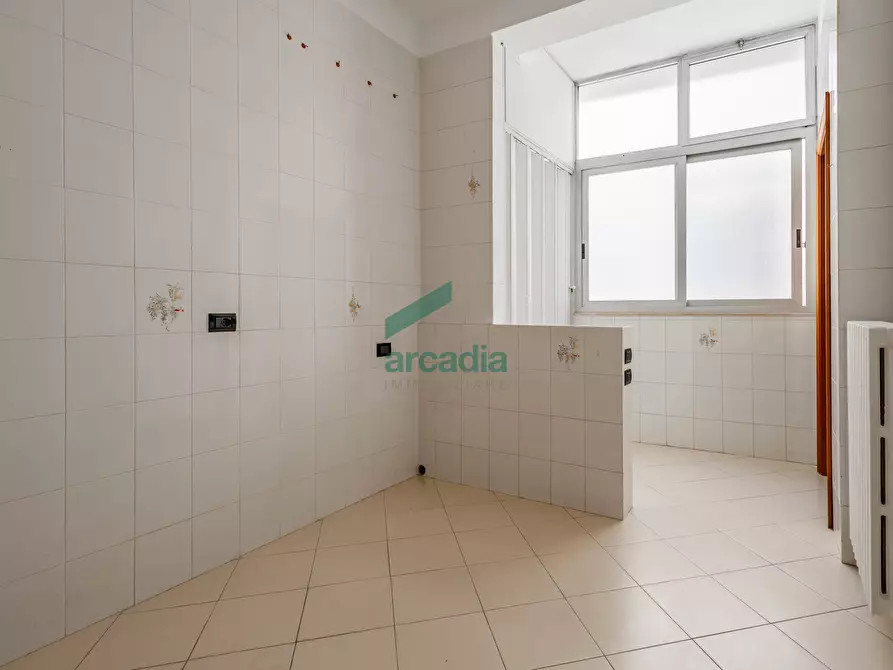 Immagine 21 di Quadrilocale in vendita  in Viale Japigia 42 a Bari