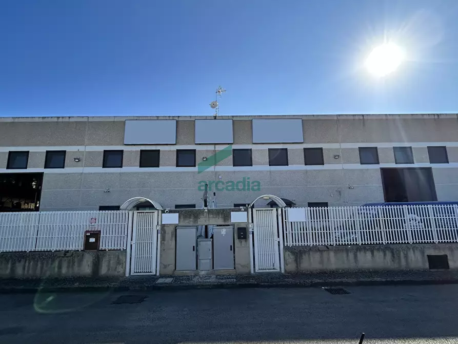 Immagine 1 di Attività artigianale in vendita  in Strada Provinciale Modugno-Bari 83 a Modugno