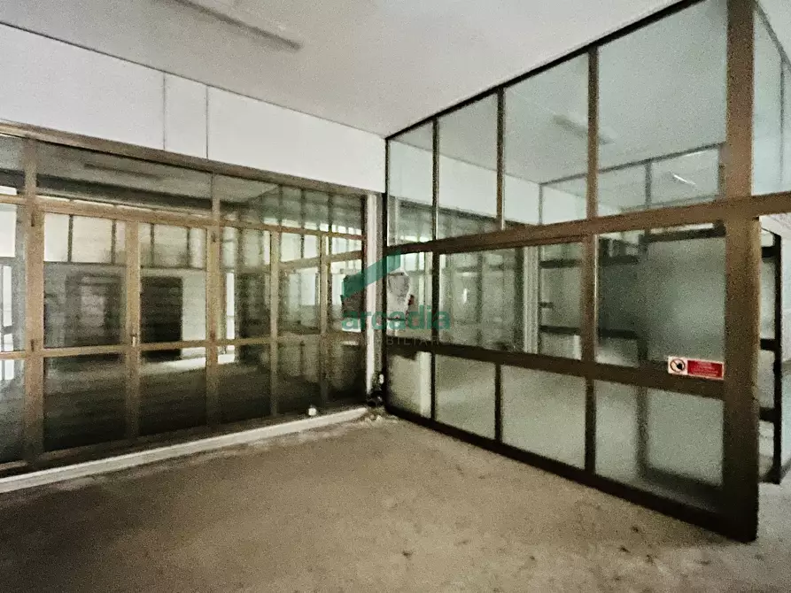 Immagine 25 di Attività artigianale in vendita  in Viale Biagio Accolti Gil 22 a Bari