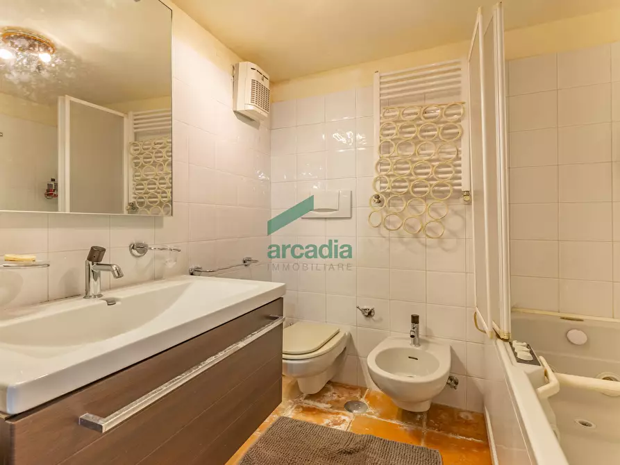 Immagine 15 di Quadrilocale in vendita  in Via Spirito Santo 37 a Giovinazzo