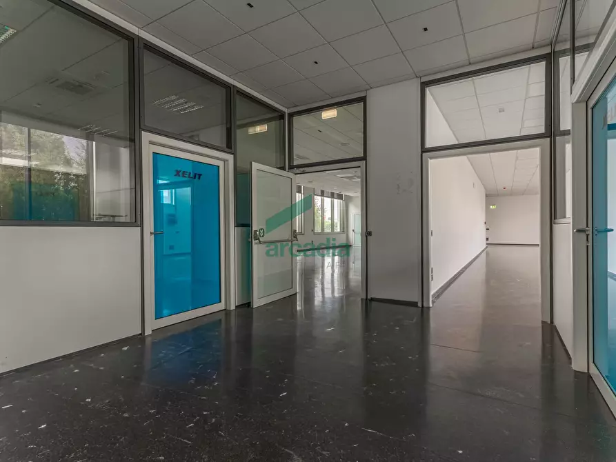 Immagine 41 di Attività artigianale in vendita  in Via dei Gigli 21 a Modugno