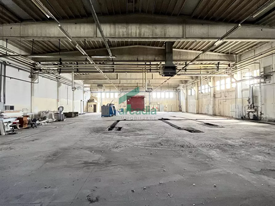 Immagine 8 di Attività artigianale in affitto  in SP231 a Bitonto