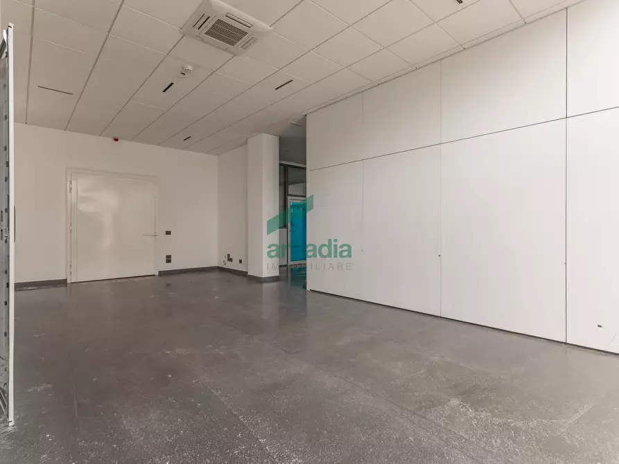 Immagine 40 di Attività artigianale in vendita  in Via dei Gigli 21 a Modugno