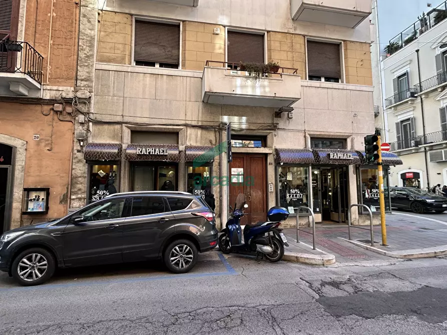 Immagine 6 di Locale commerciale in vendita  in Via Dante Alighieri 22 a Bari
