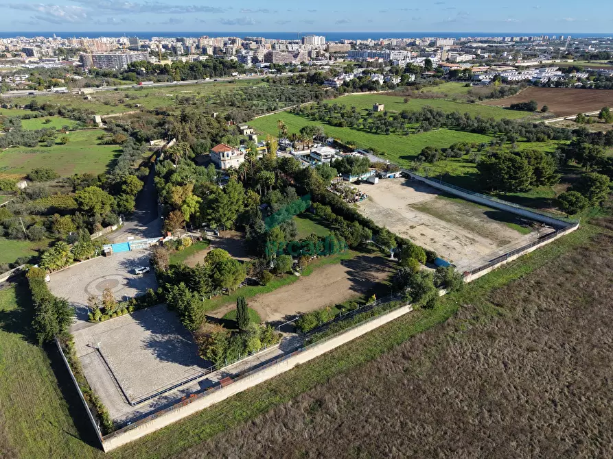 Immagine 108 di Locale commerciale in vendita  in Strada la Grava 16 a Bari