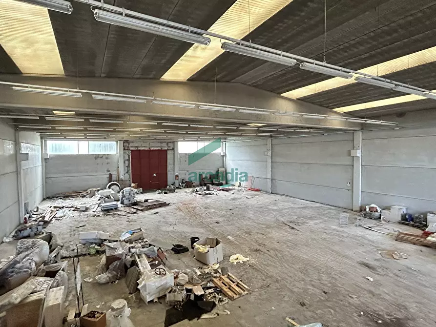 Immagine 3 di Attività artigianale in vendita  in Viale Donato De Leonardis 22 a Bari