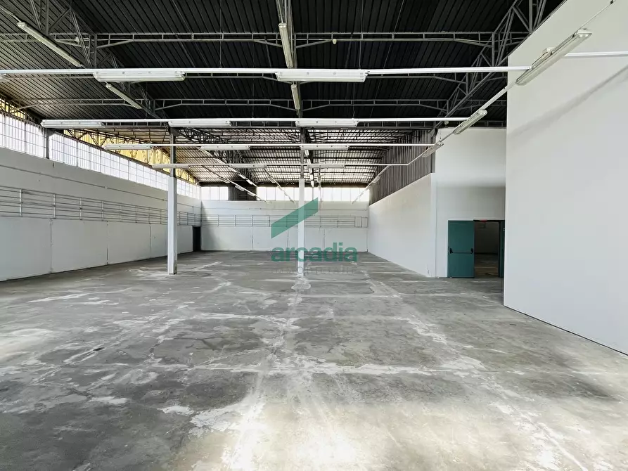 Immagine 37 di Attività artigianale in vendita  in Viale Biagio Accolti Gil 22 a Bari