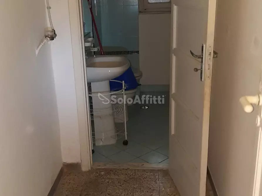 Immagine 8 di Ufficio in affitto  a Livorno