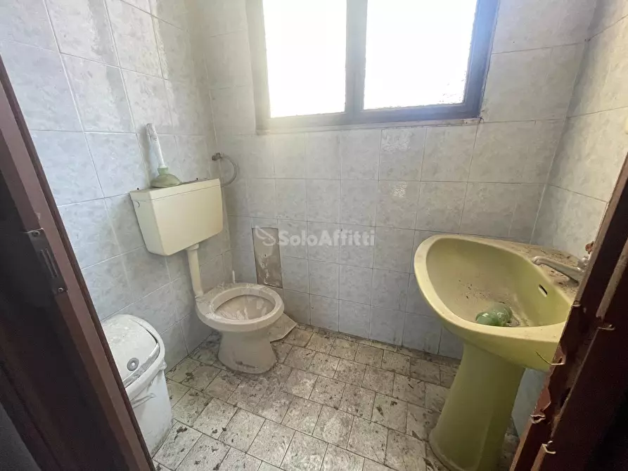 Immagine 29 di Locale commerciale in affitto  in Via A.S. Mazzocchi 2323 a Caserta