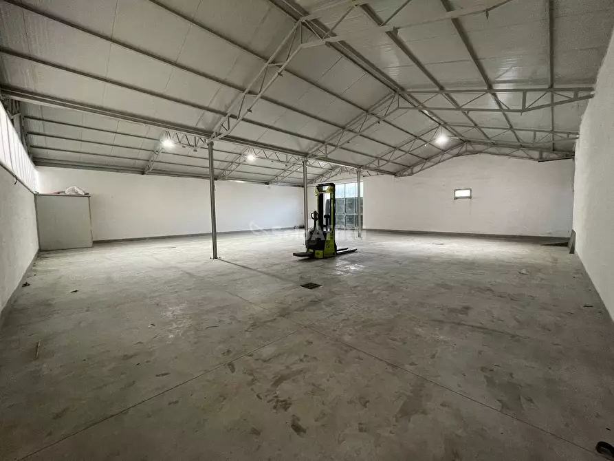 Immagine 6 di Magazzino in affitto  in Via Mastrilli a Maddaloni