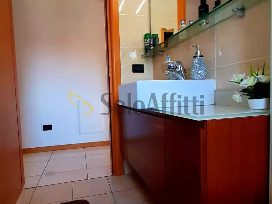 Immagine 13 di Bilocale in affitto  in DELLA RICOSTRUZIONE 00 a Muggiò