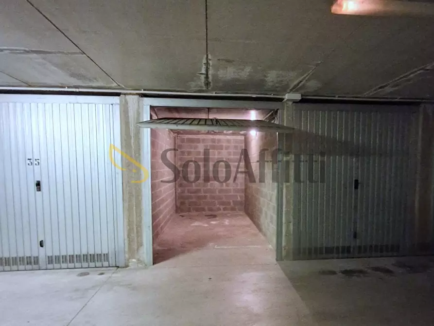 Immagine 10 di Garage in affitto  in Via Giustizia e Libertà 1 a Como