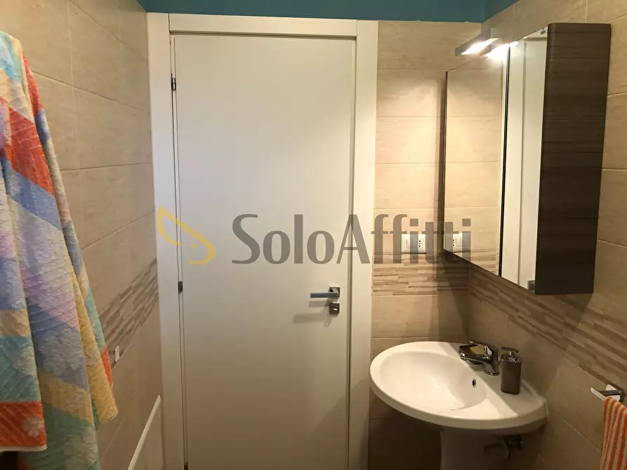 Immagine 11 di Trilocale in affitto  a Stalettì