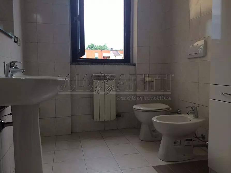 Immagine 13 di Bilocale in affitto  in Via XXV Aprile 92/b a Limbiate