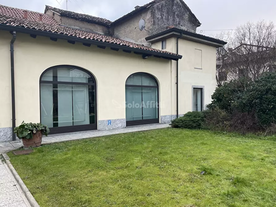 Immagine 12 di Locale commerciale in affitto  in Piazza Baracca 18 a Buscate