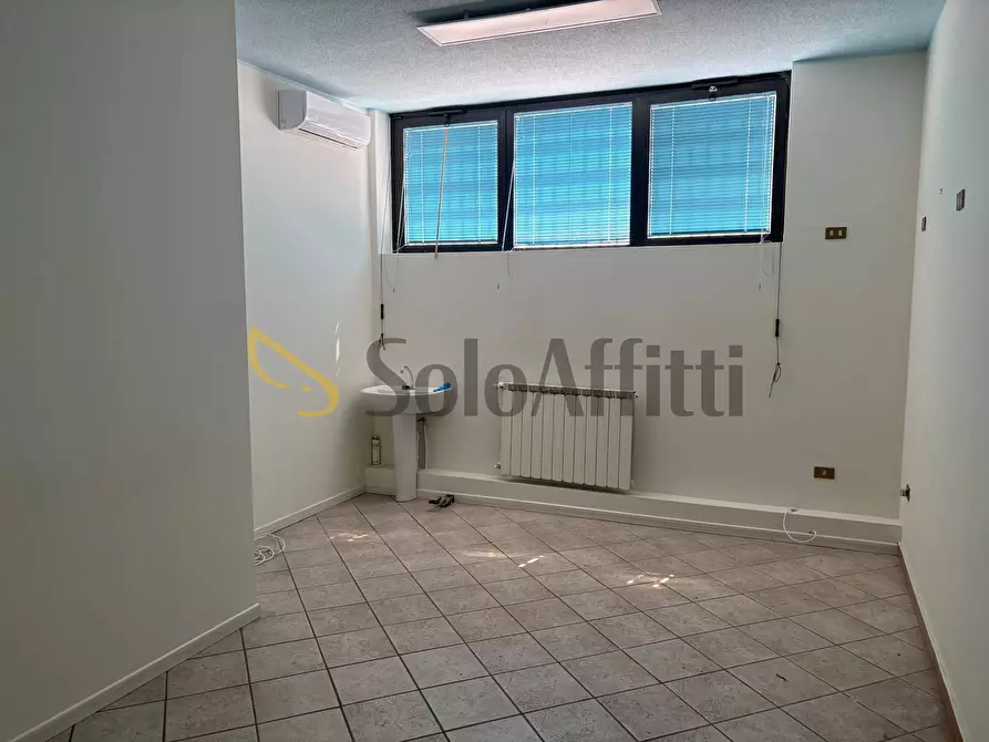 Immagine 7 di Locale commerciale in affitto  in Via Contardo Ferrini 42 a Samarate