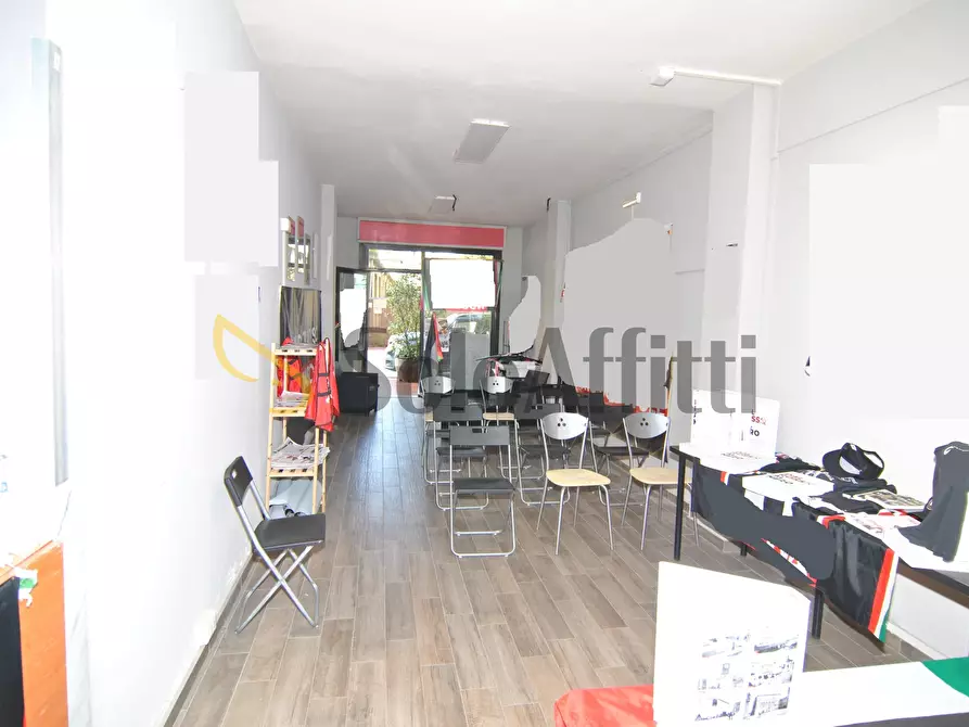 Immagine 1 di Locale commerciale in affitto  in Via Renato Fucini 2A a Pontedera