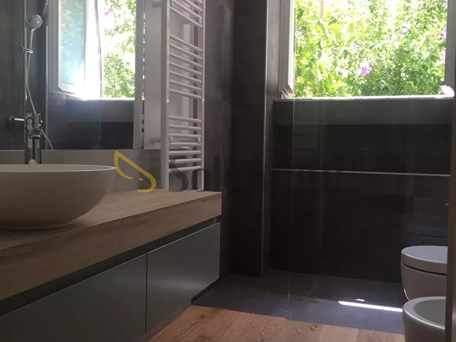 Immagine 10 di Quadrilocale in affitto  in Viale Fabbricotti 106 a Livorno