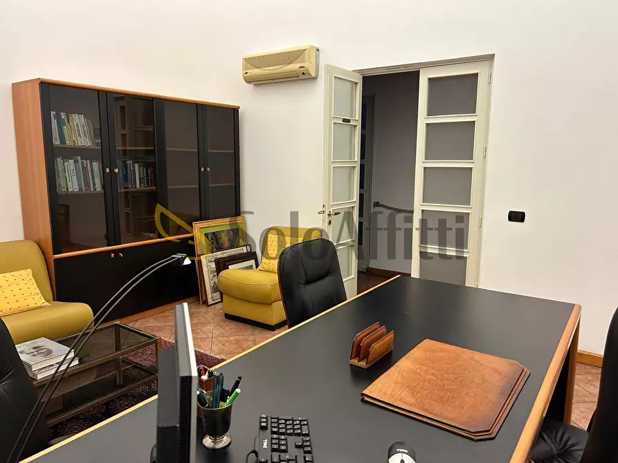 Immagine 4 di Stanza singola in affitto  a Catania