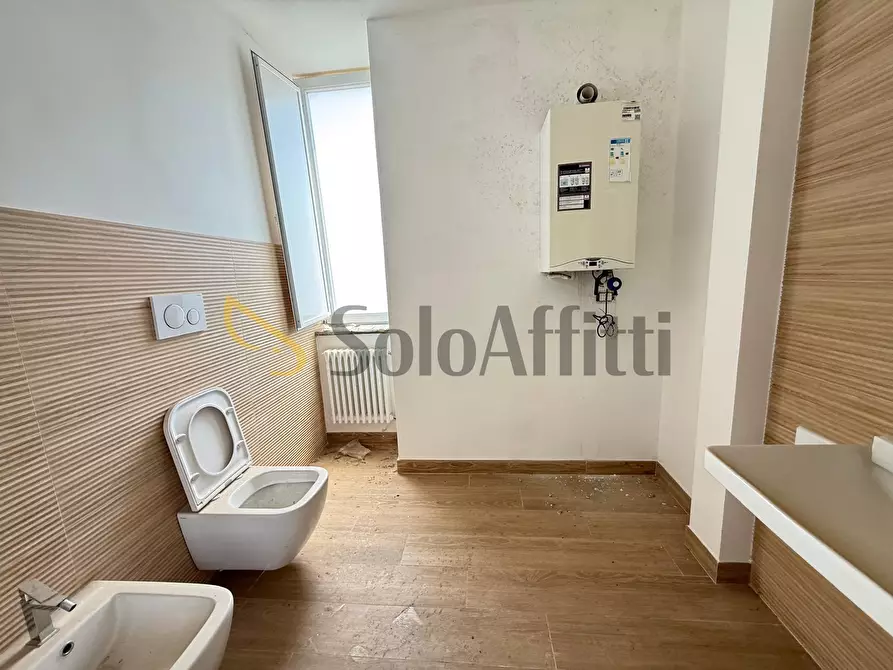 Immagine 32 di Loft/Open space in affitto  in Via dei Giardini Reali a Caserta
