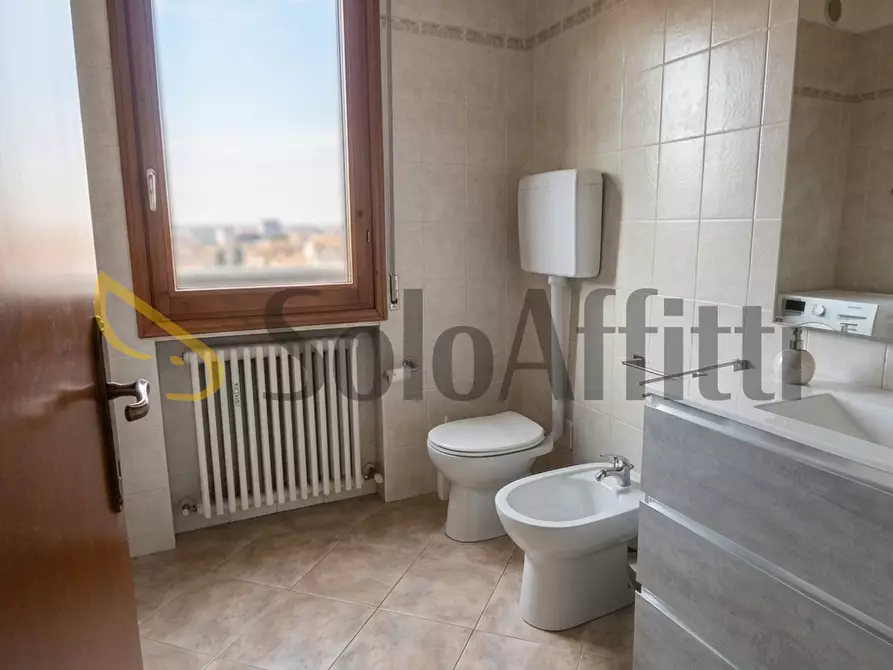 Immagine 4 di Stanza singola in affitto  a Carpi