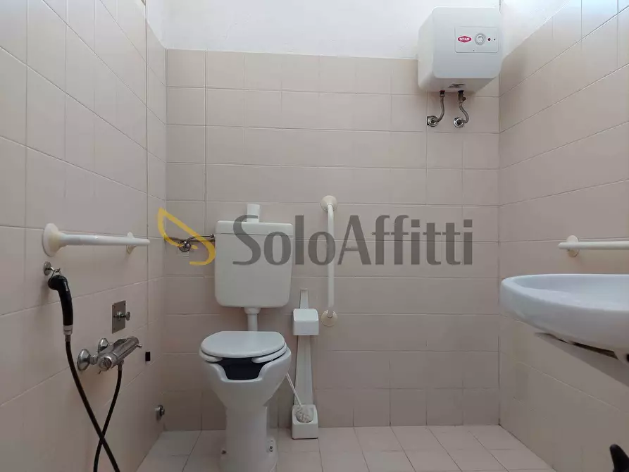 Immagine 13 di Locale commerciale in affitto  in Via del Tempio della Fortuna a Fiumicino