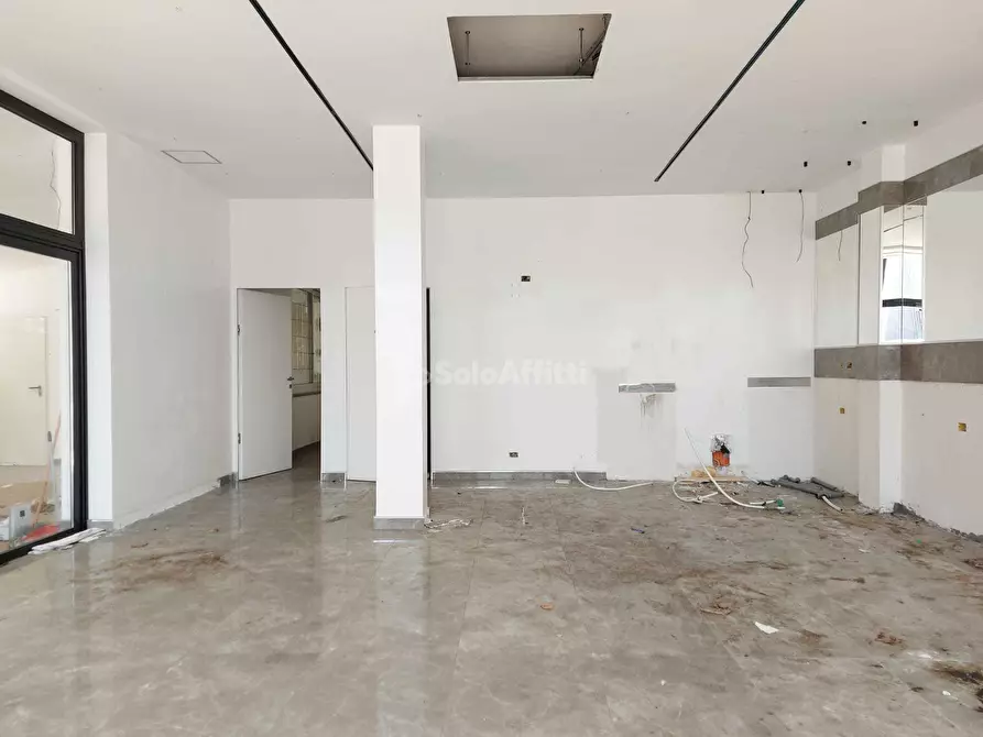 Immagine 12 di Locale commerciale in affitto  in Viale della Pesca a Fiumicino