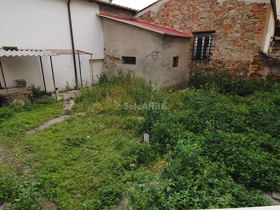 Immagine 13 di Locale commerciale in affitto  a Livorno