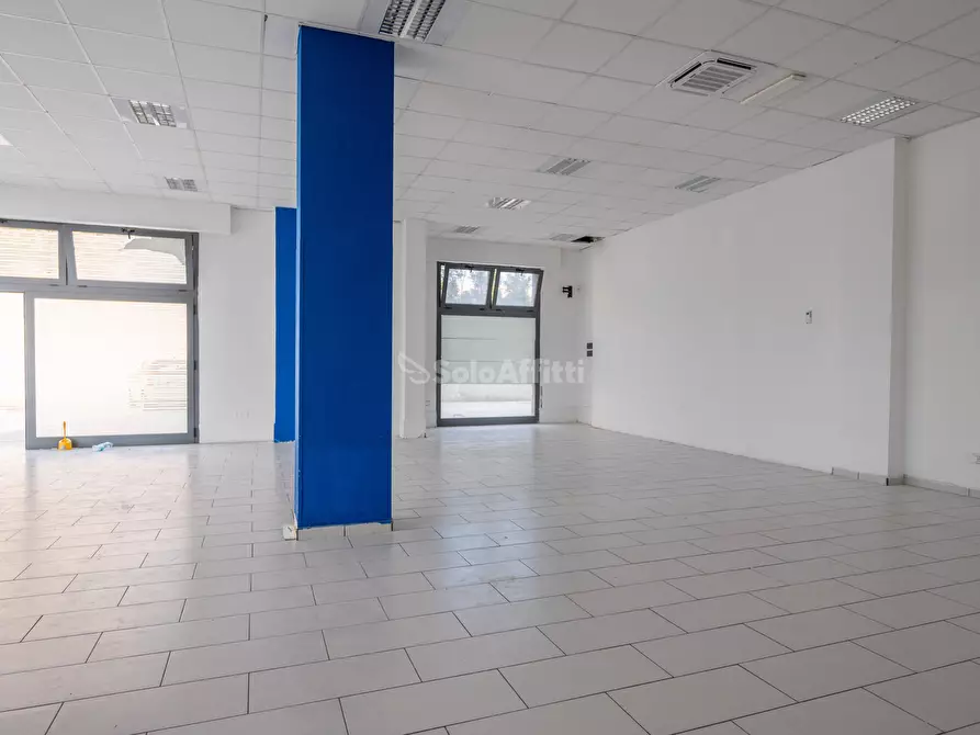 Immagine 8 di Ufficio in affitto  a Catanzaro
