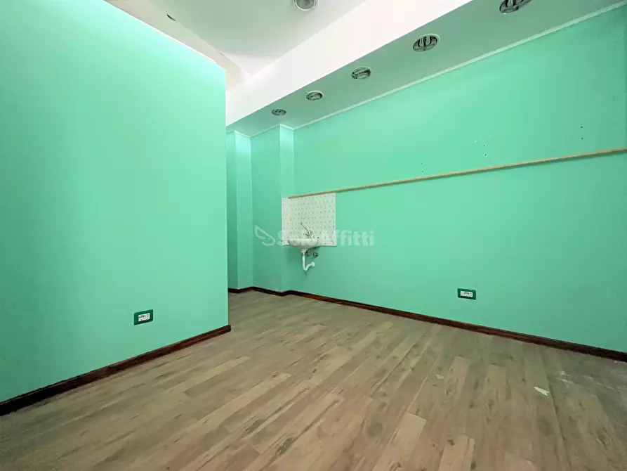 Immagine 2 di Locale commerciale in affitto  a Catanzaro