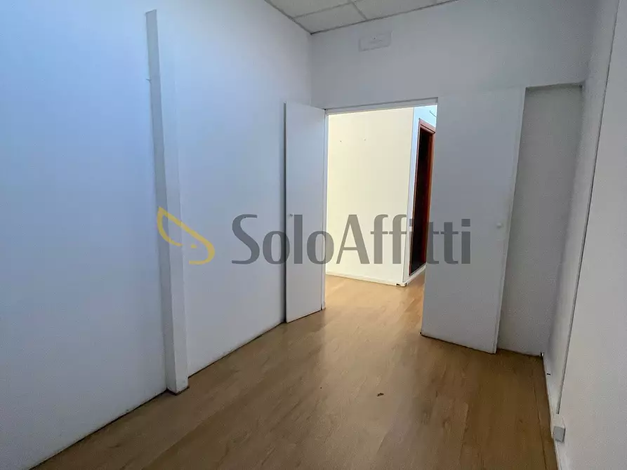 Immagine 18 di Locale commerciale in affitto  a Frosinone